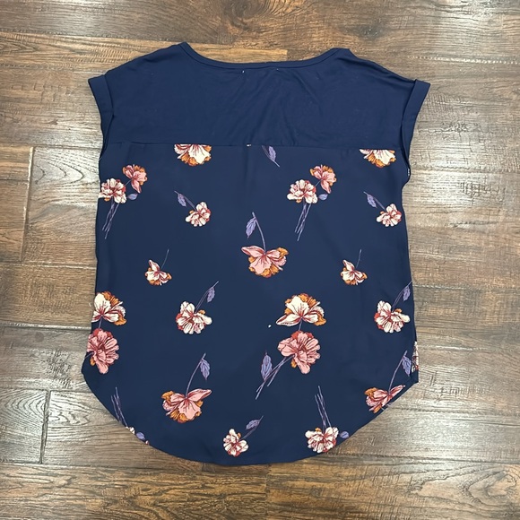 Women’s S capped sleeve dressy top - Picture 2 of 2